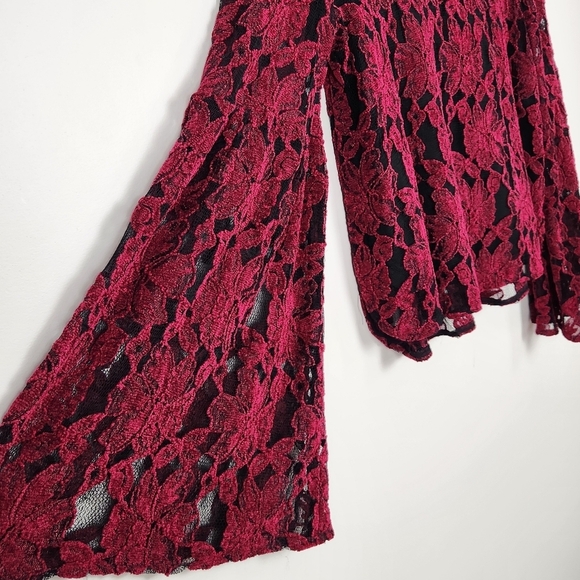 Cupcakes and Cashmere Red and Black Lined Long Bell Sleeve Top Size S - Picture 7 of 14